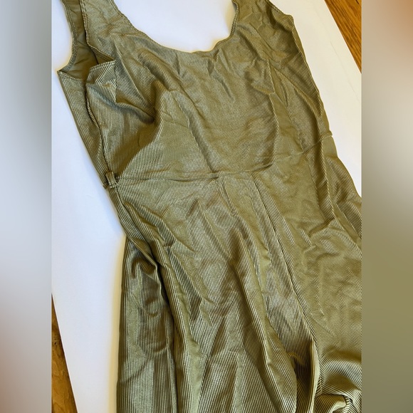 We Wore What Green Bodysuit - Picture 3 of 4